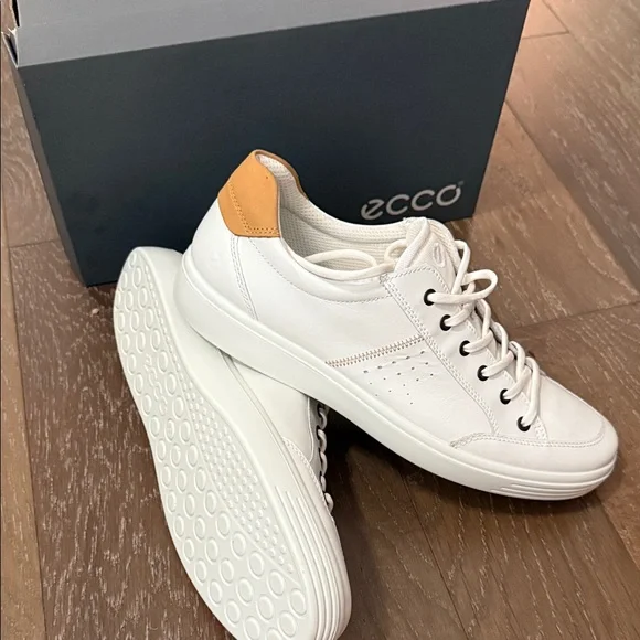 Ecco Leather Soft Classic White and Tan Sneakers - Picture 3 of 9